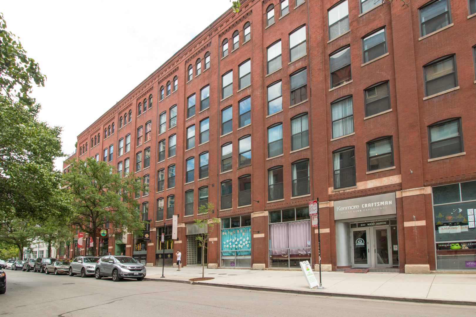 225 W Huron Street Unit: 619