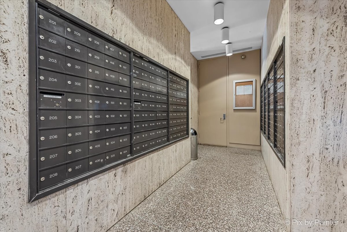 1850 N CLARK Street Unit: 201