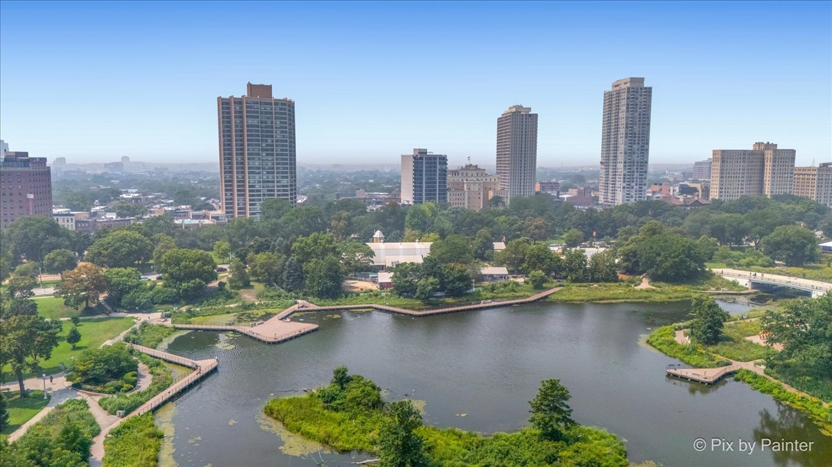 1850 N CLARK Street Unit: 201