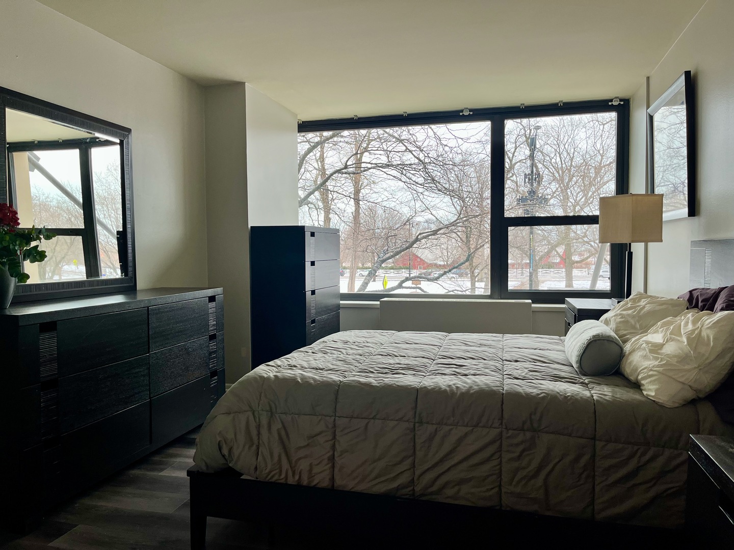 1850 N CLARK Street Unit: 201