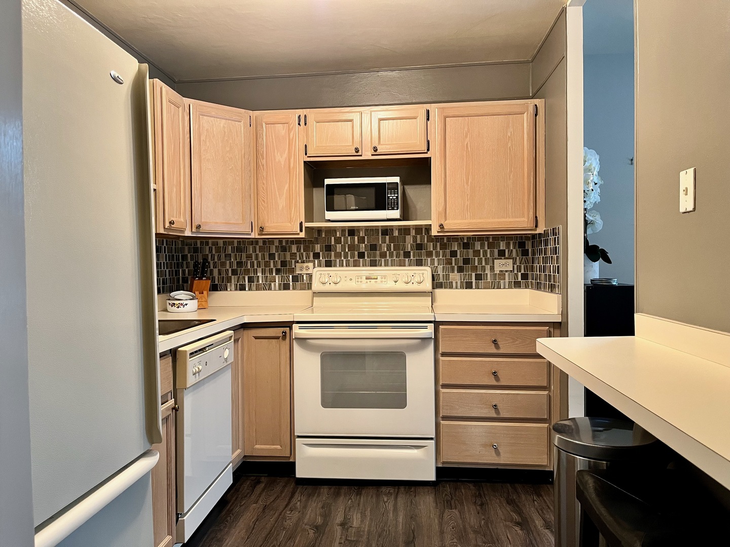 1850 N CLARK Street Unit: 201