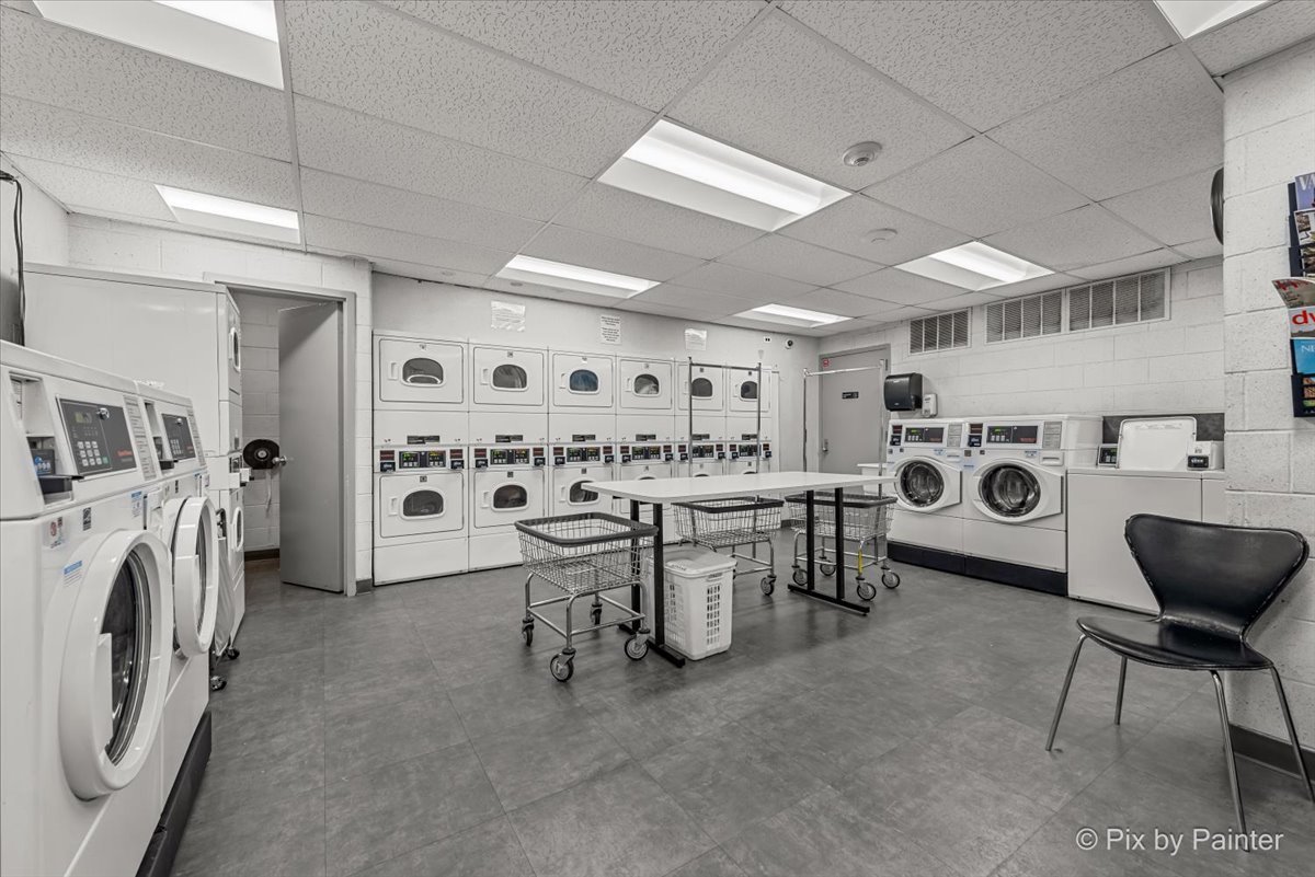 1850 N CLARK Street Unit: 201