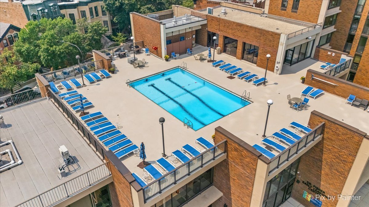 1850 N CLARK Street Unit: 201