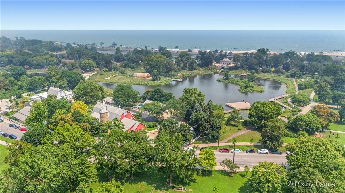 1850 N CLARK Street Unit: 201