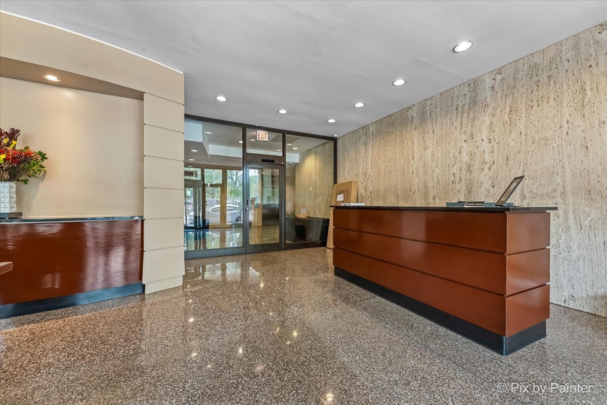 1850 N CLARK Street Unit: 201