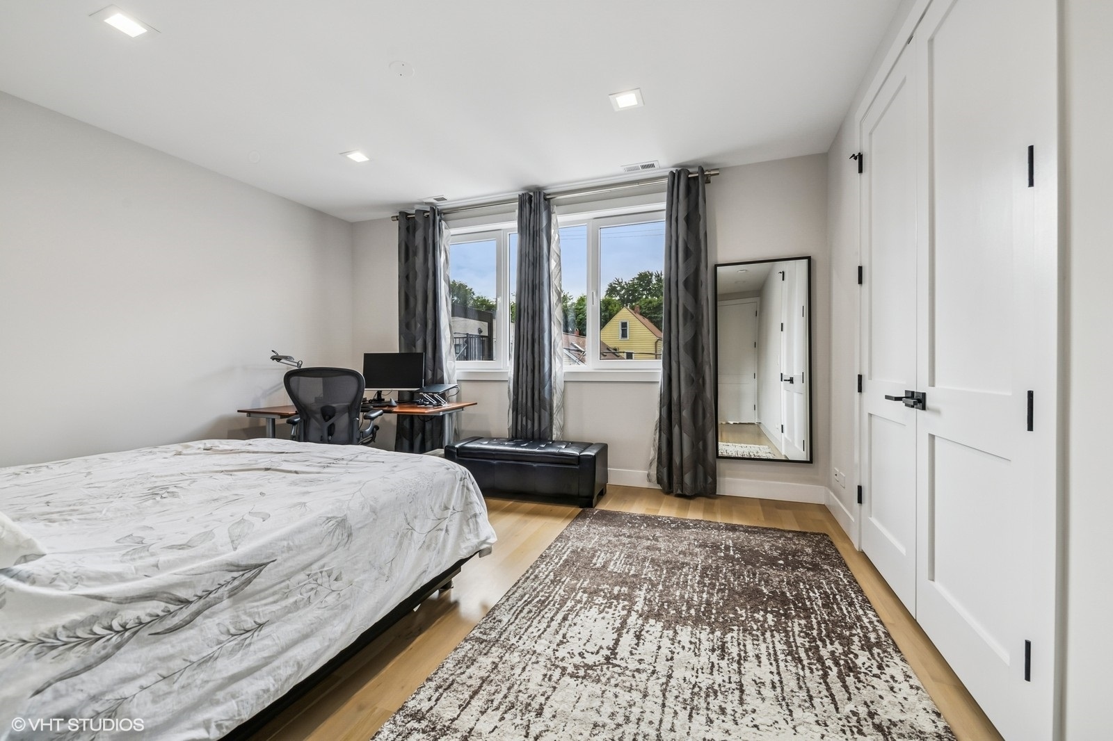 2149 W Belmont Avenue Unit: 2E
