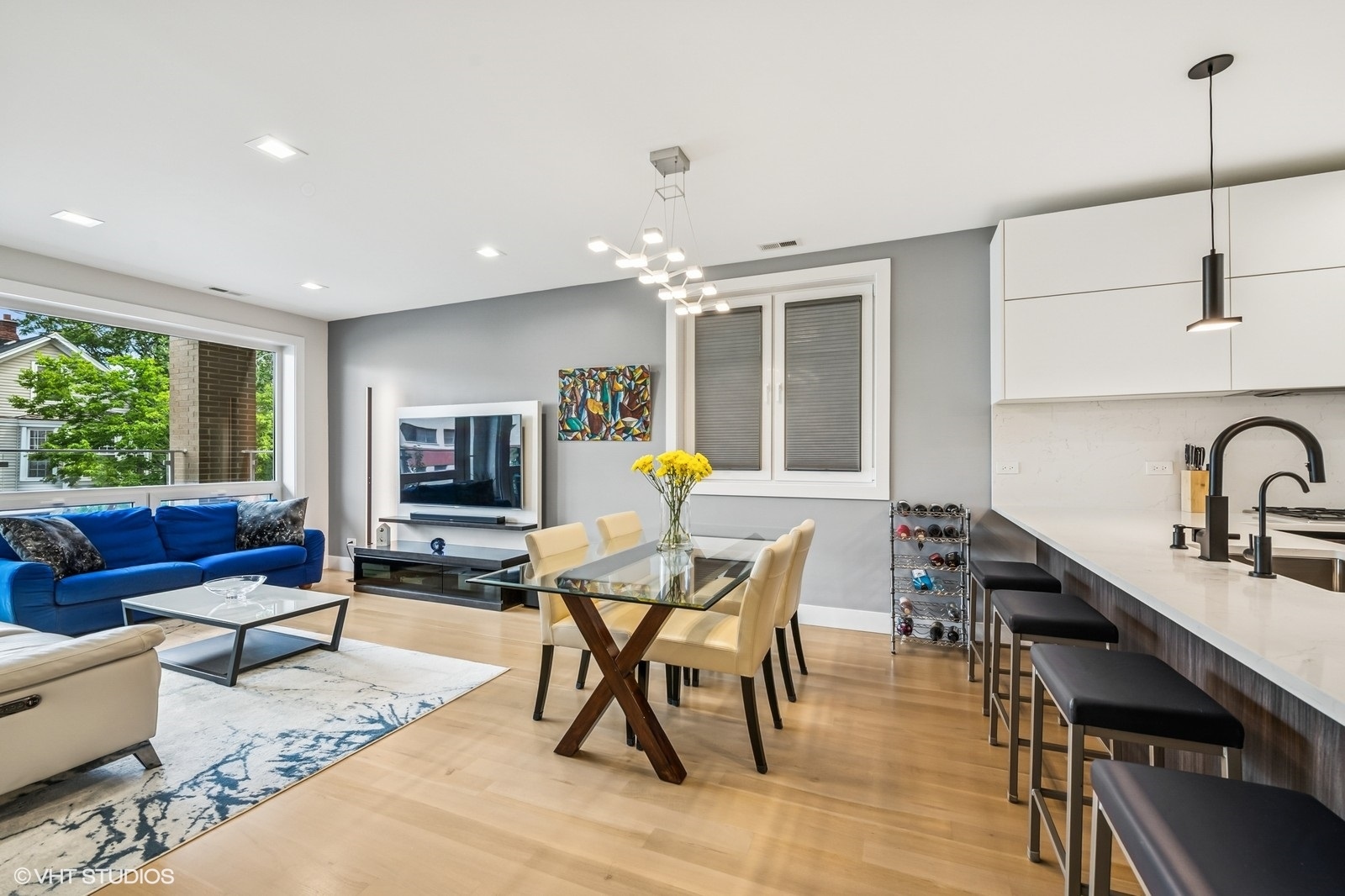 2149 W Belmont Avenue Unit: 2E