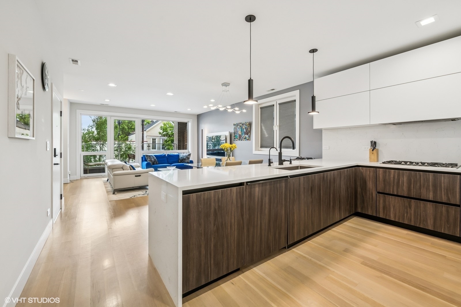 2149 W Belmont Avenue Unit: 2E