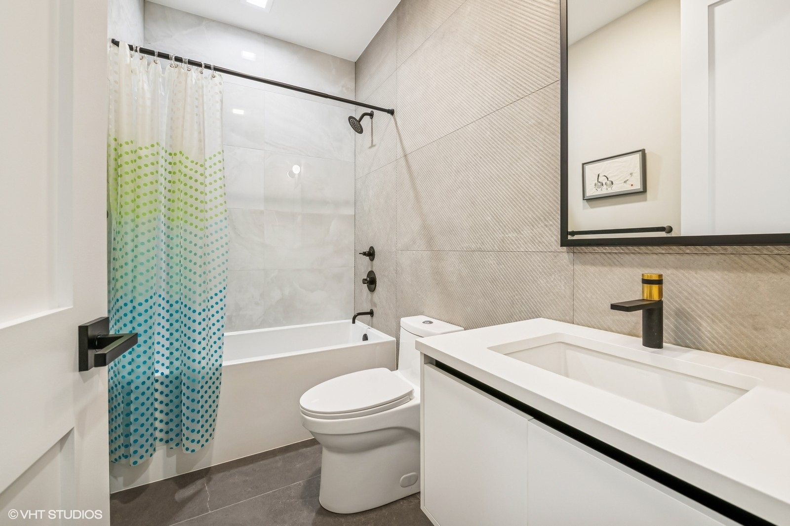 2149 W Belmont Avenue Unit: 2E