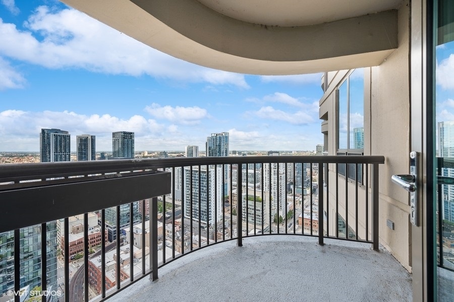 400 N La Salle Drive Unit: 4208