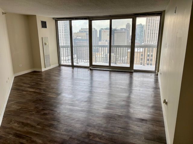 545 N Dearborn Street Unit: W2905