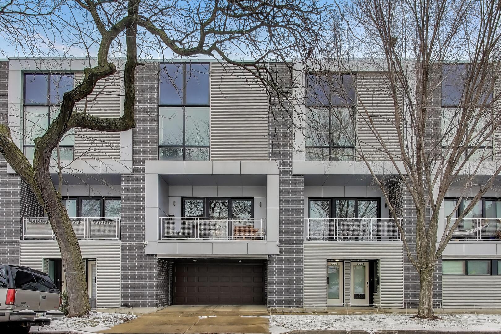 2005 N ALBANY Avenue Unit: 2005