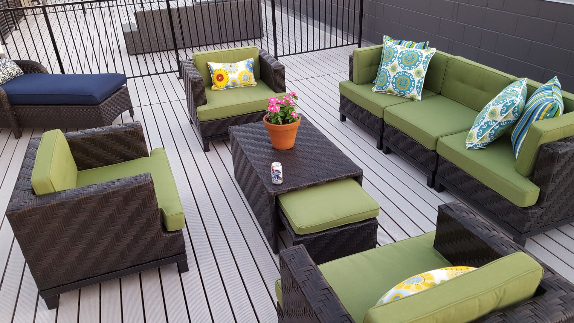 2005 N ALBANY Avenue Unit: 2005