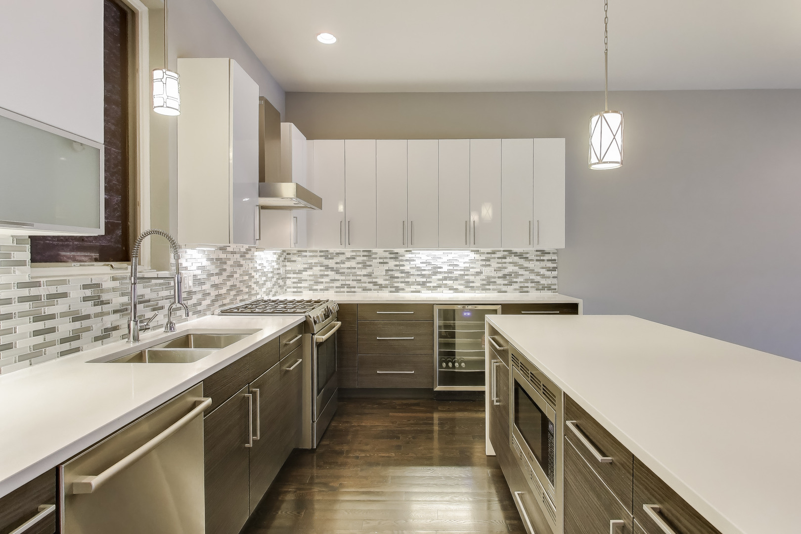 2005 N ALBANY Avenue Unit: 2005