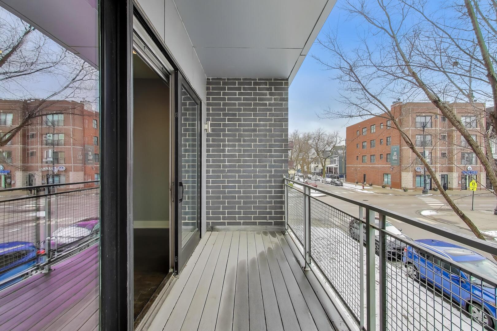 2005 N ALBANY Avenue Unit: 2005