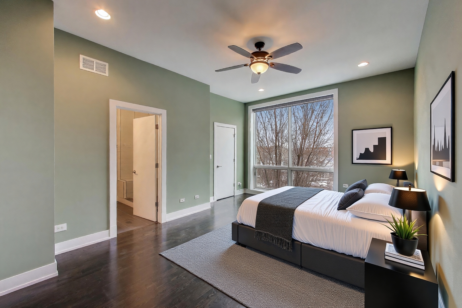 2005 N ALBANY Avenue Unit: 2005