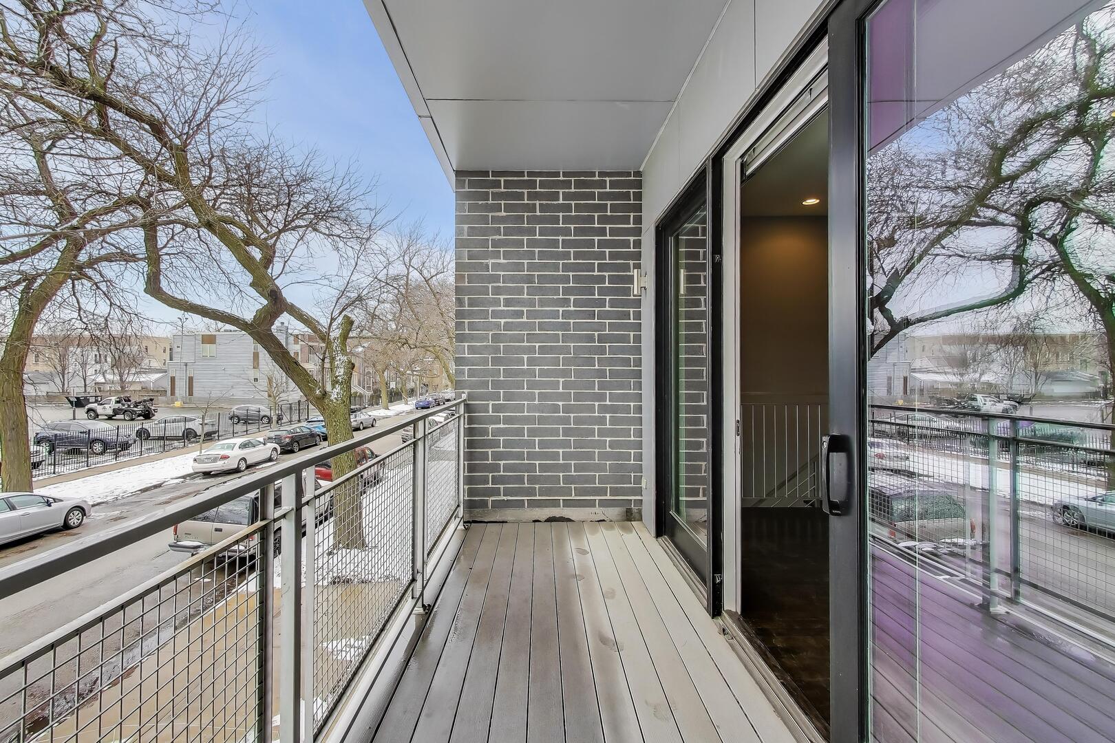 2005 N ALBANY Avenue Unit: 2005