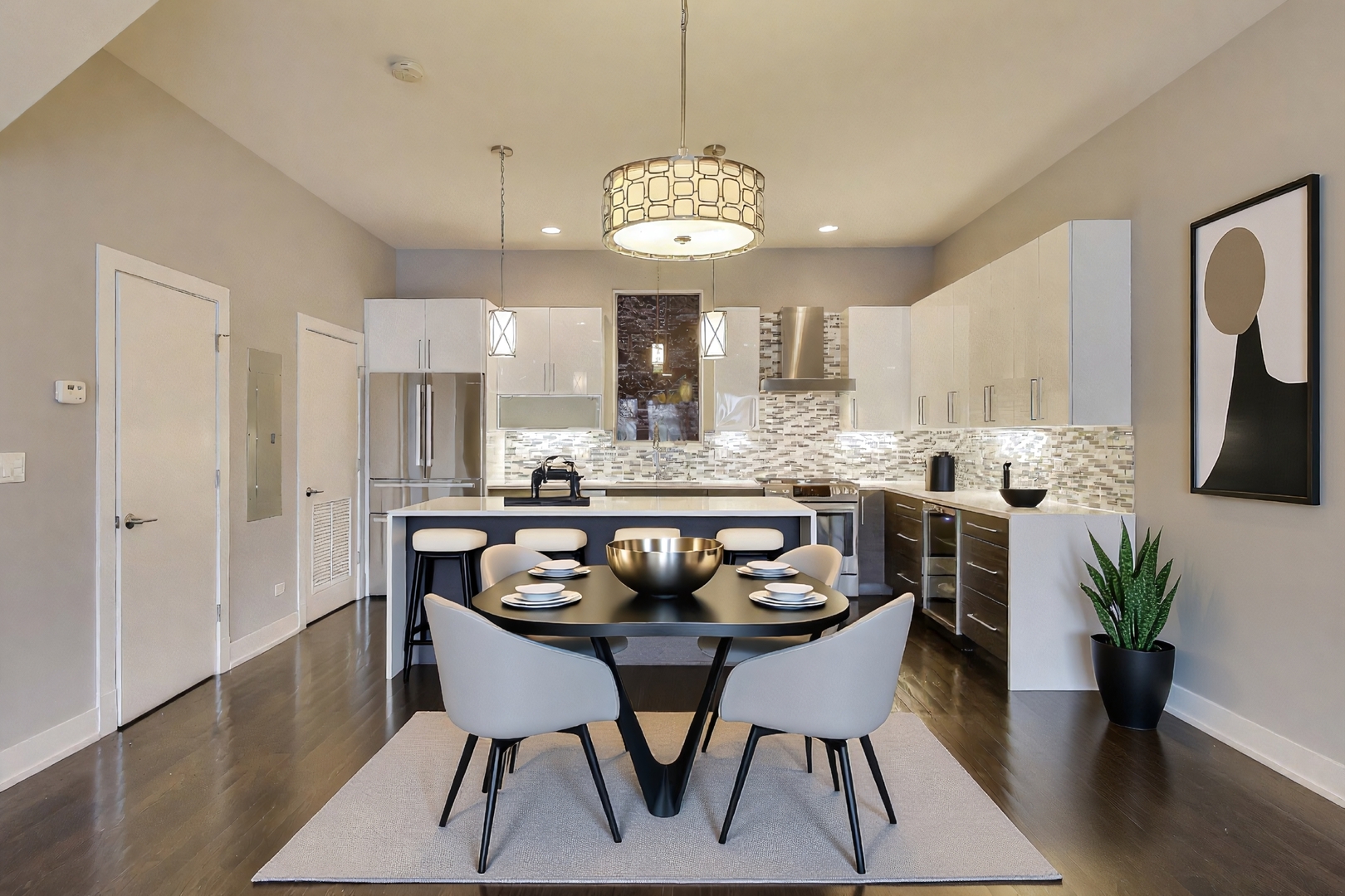 2005 N ALBANY Avenue Unit: 2005