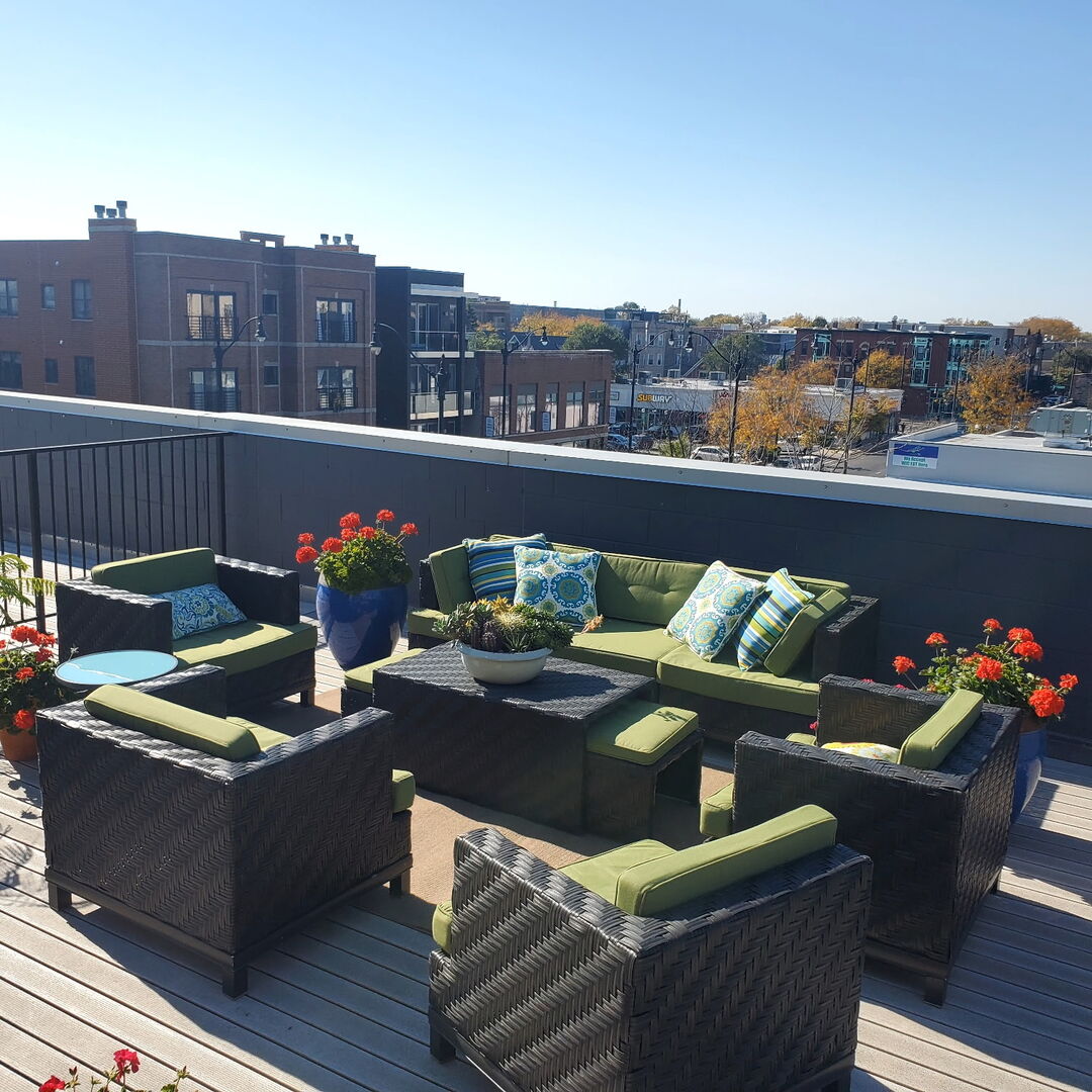 2005 N ALBANY Avenue Unit: 2005