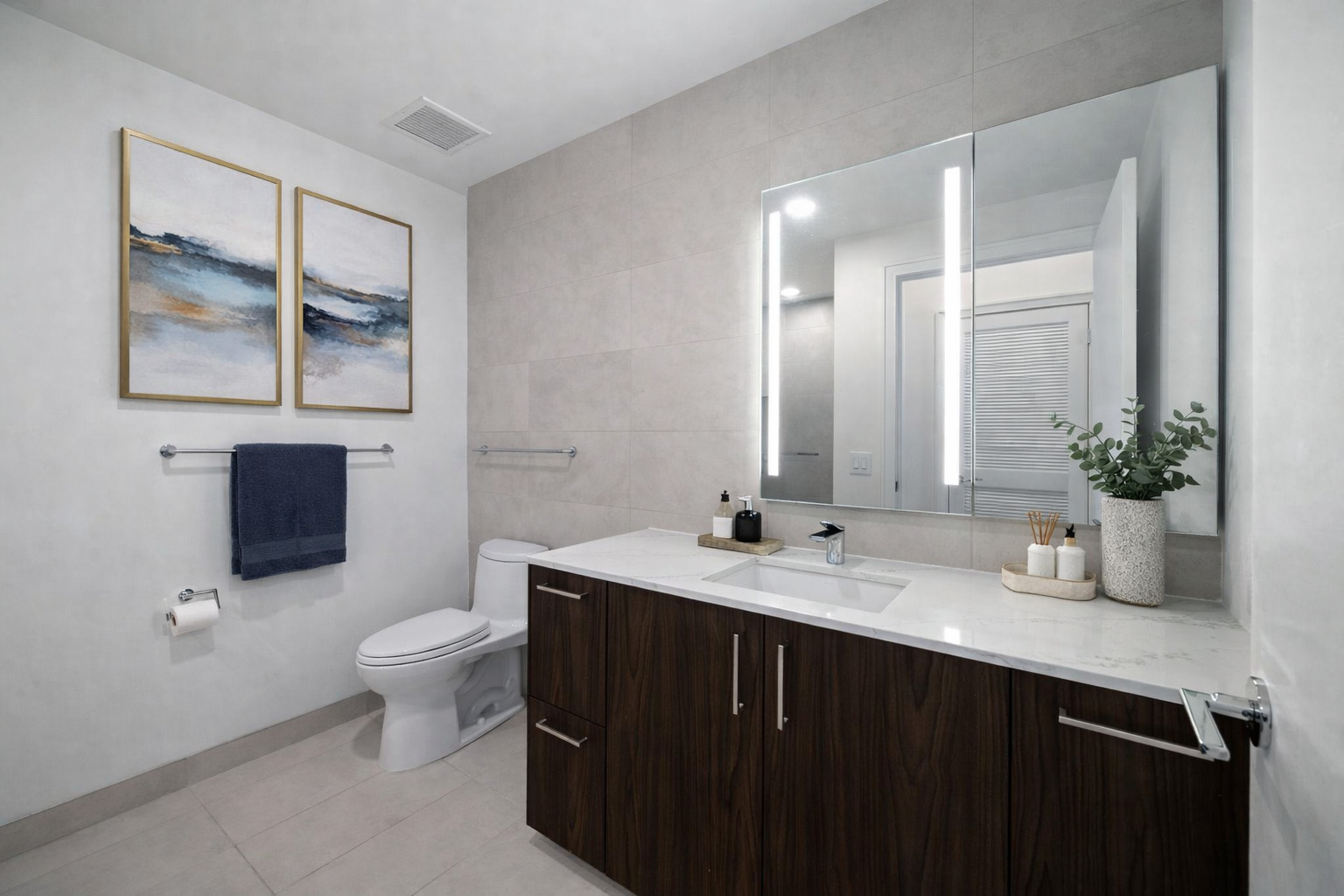 211 N Harbor Drive Unit: 4104