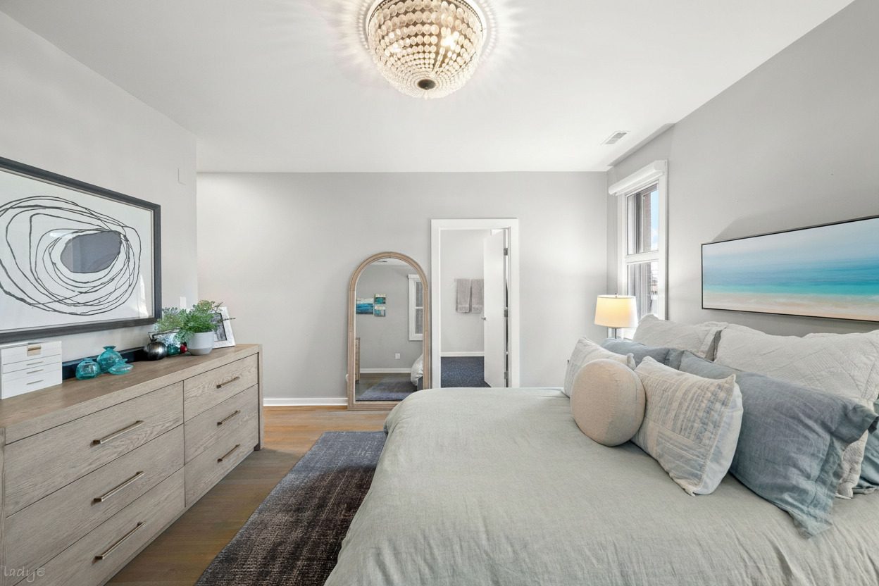 689 N Peoria Street Unit: 2S