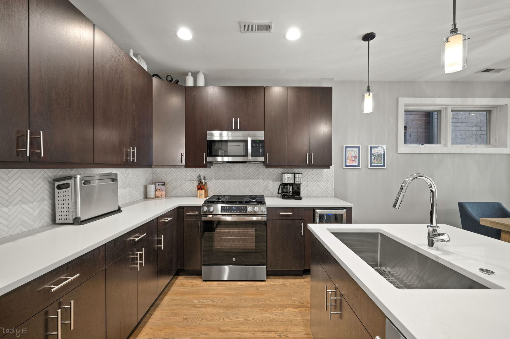 689 N Peoria Street Unit: 2S