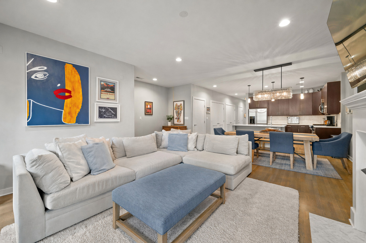 689 N Peoria Street Unit: 2S