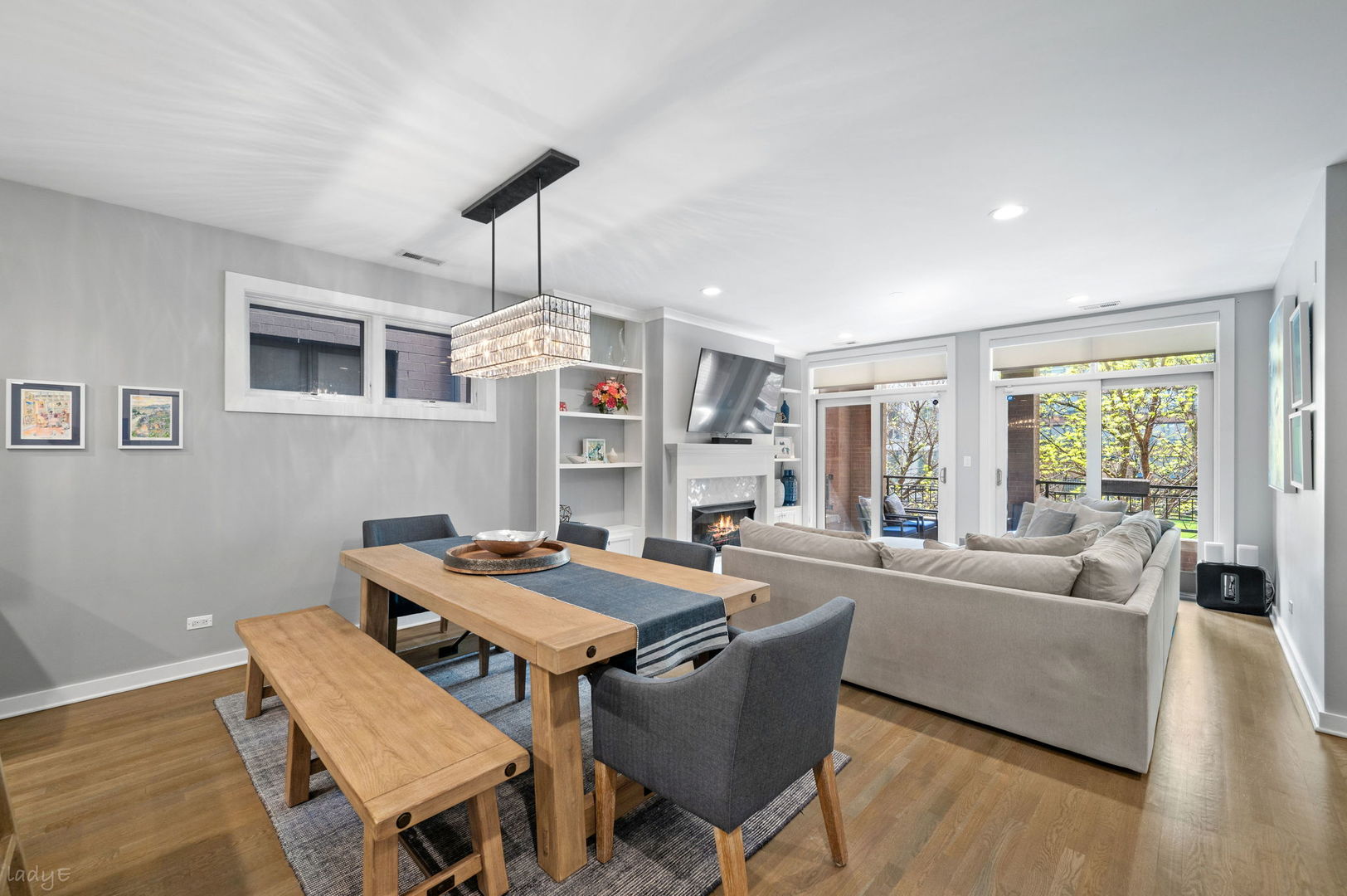 689 N Peoria Street Unit: 2S