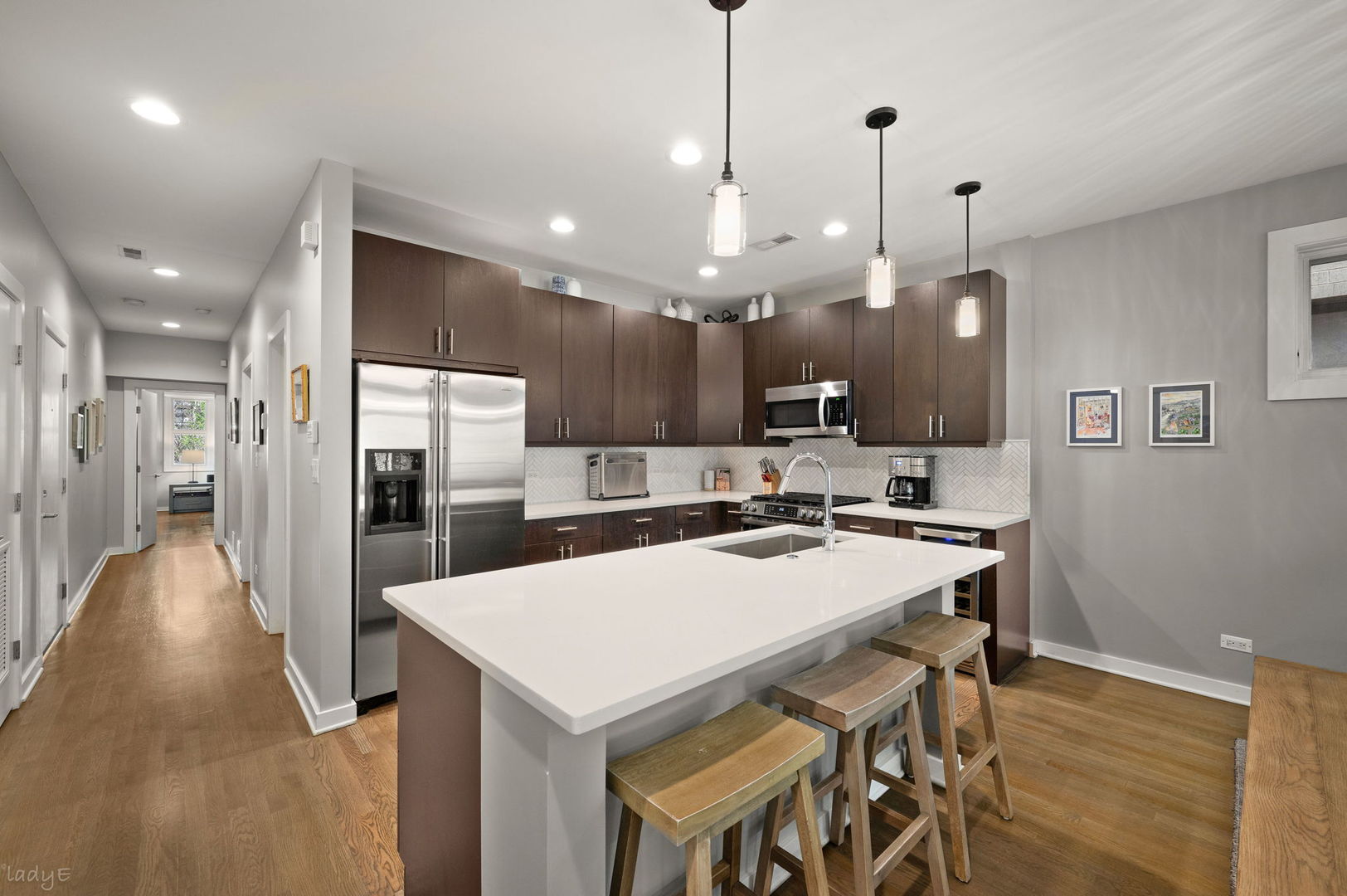 689 N Peoria Street Unit: 2S