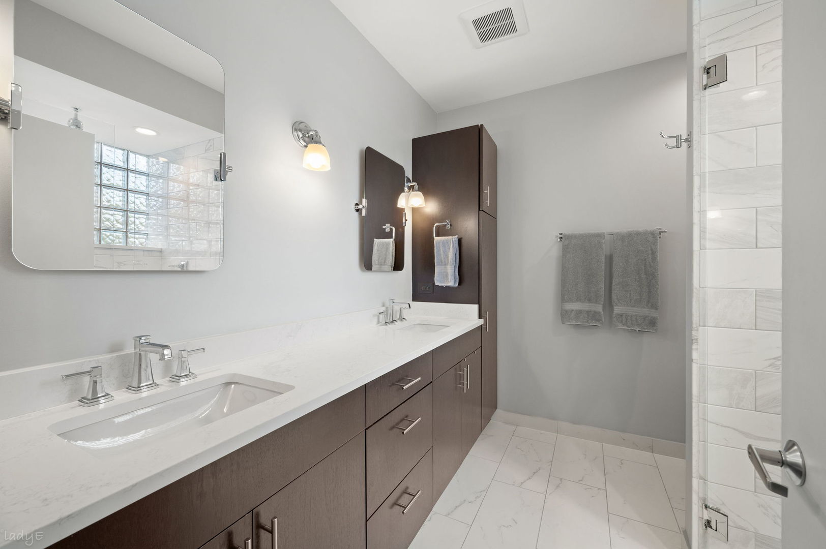 689 N Peoria Street Unit: 2S
