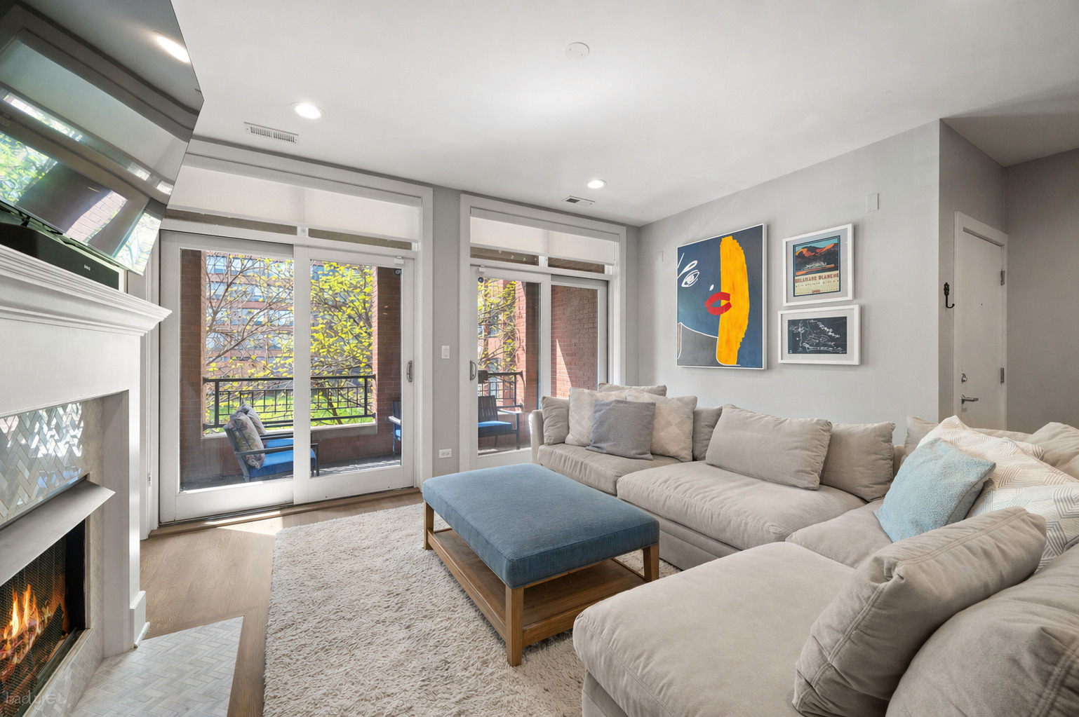 689 N Peoria Street Unit: 2S