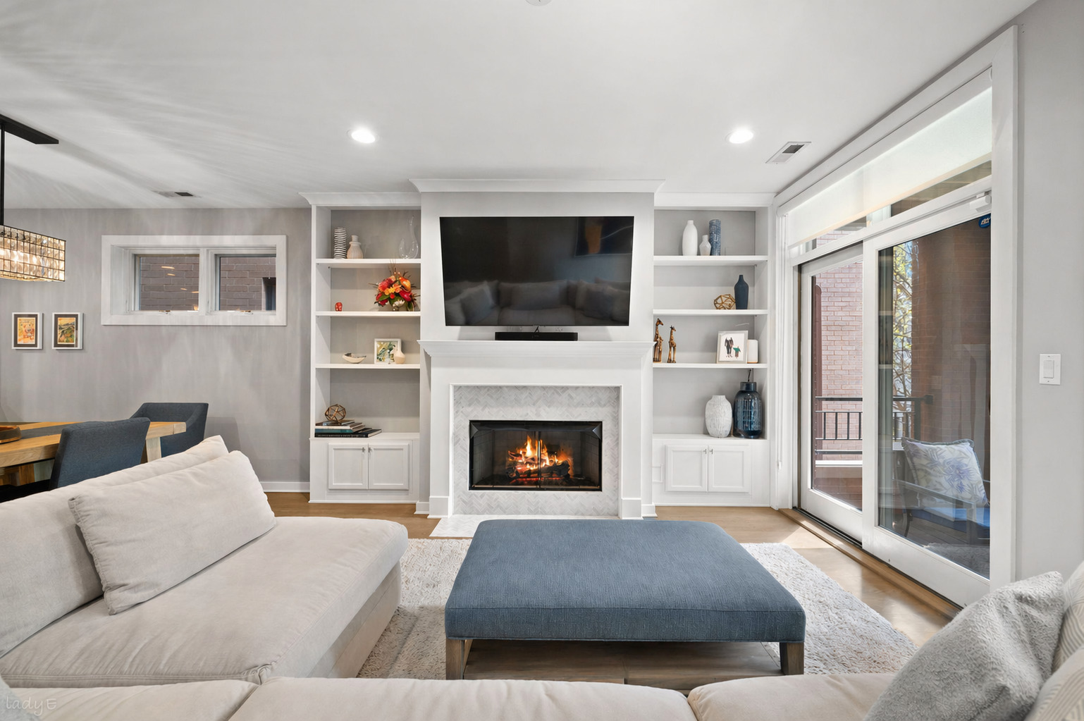 689 N Peoria Street Unit: 2S