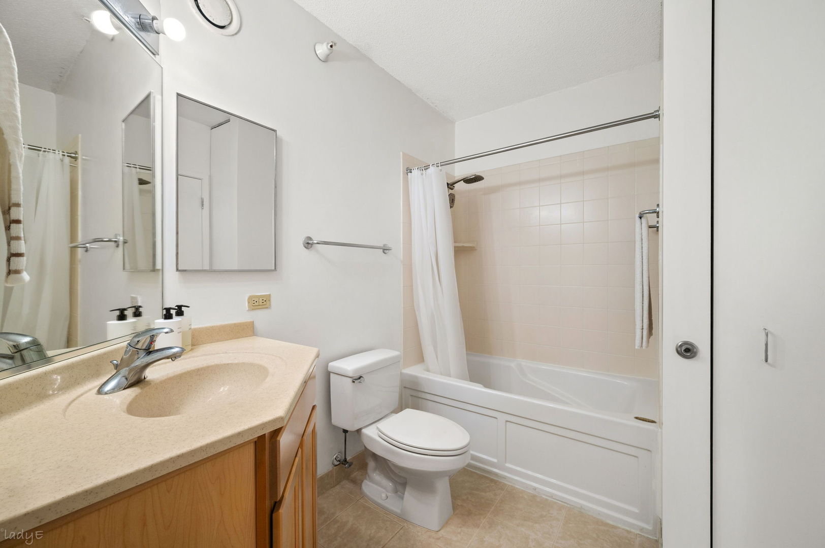 222 N Columbus Drive Unit: 901