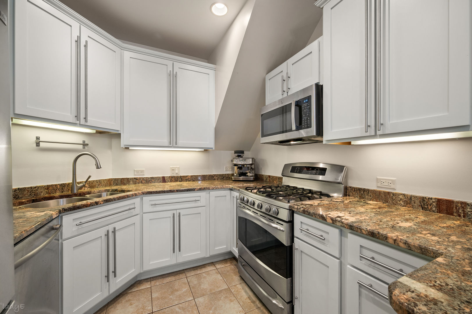 1881 N Maud Avenue Unit: 1881