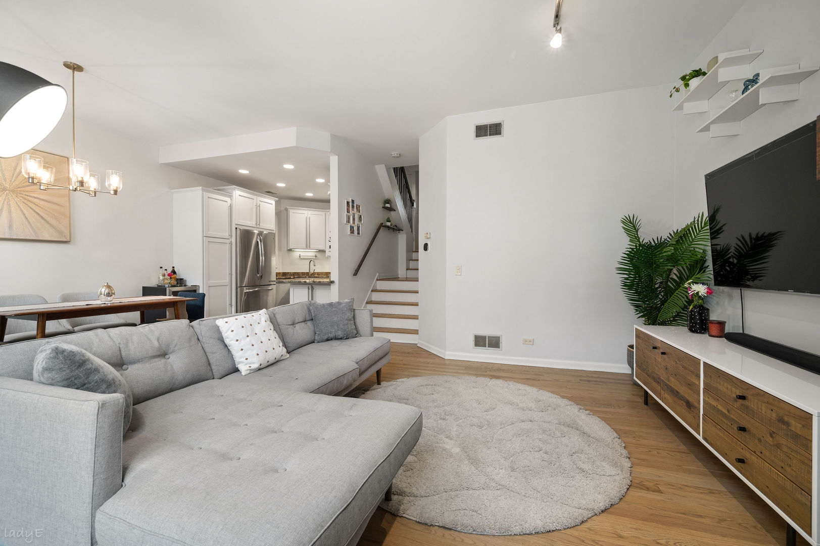 1881 N Maud Avenue Unit: 1881