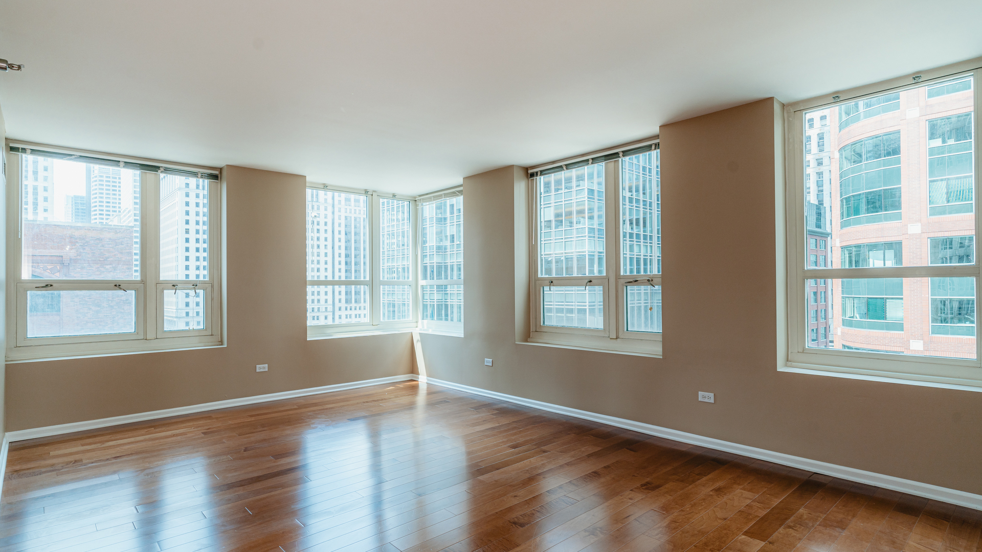 345 N La Salle Drive Unit: 908