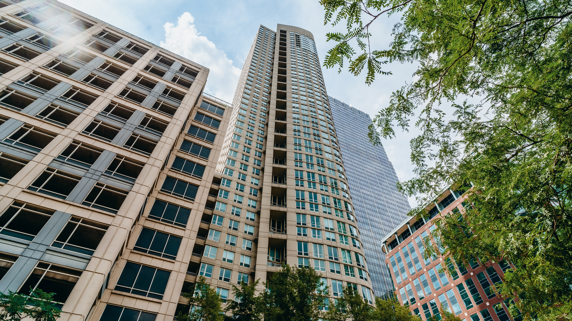 345 N La Salle Drive Unit: 908