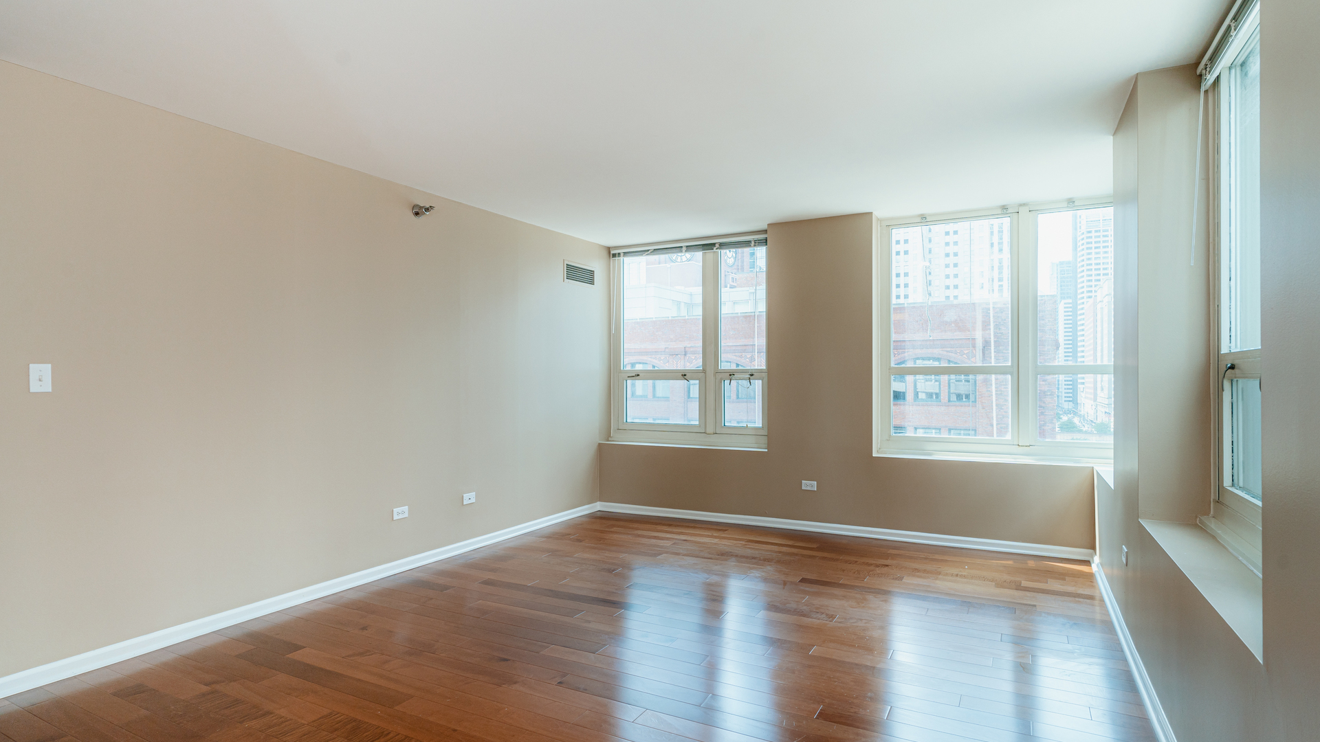 345 N La Salle Drive Unit: 908