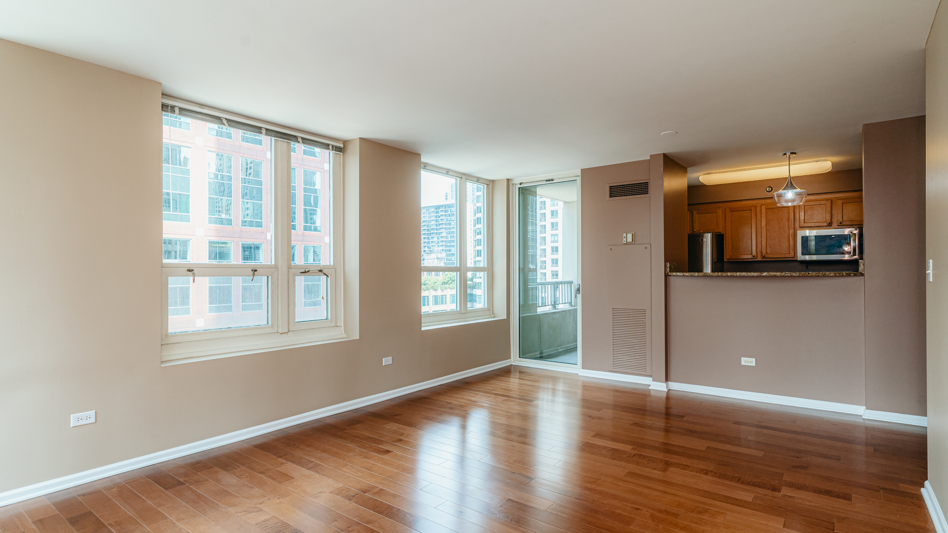345 N La Salle Drive Unit: 908
