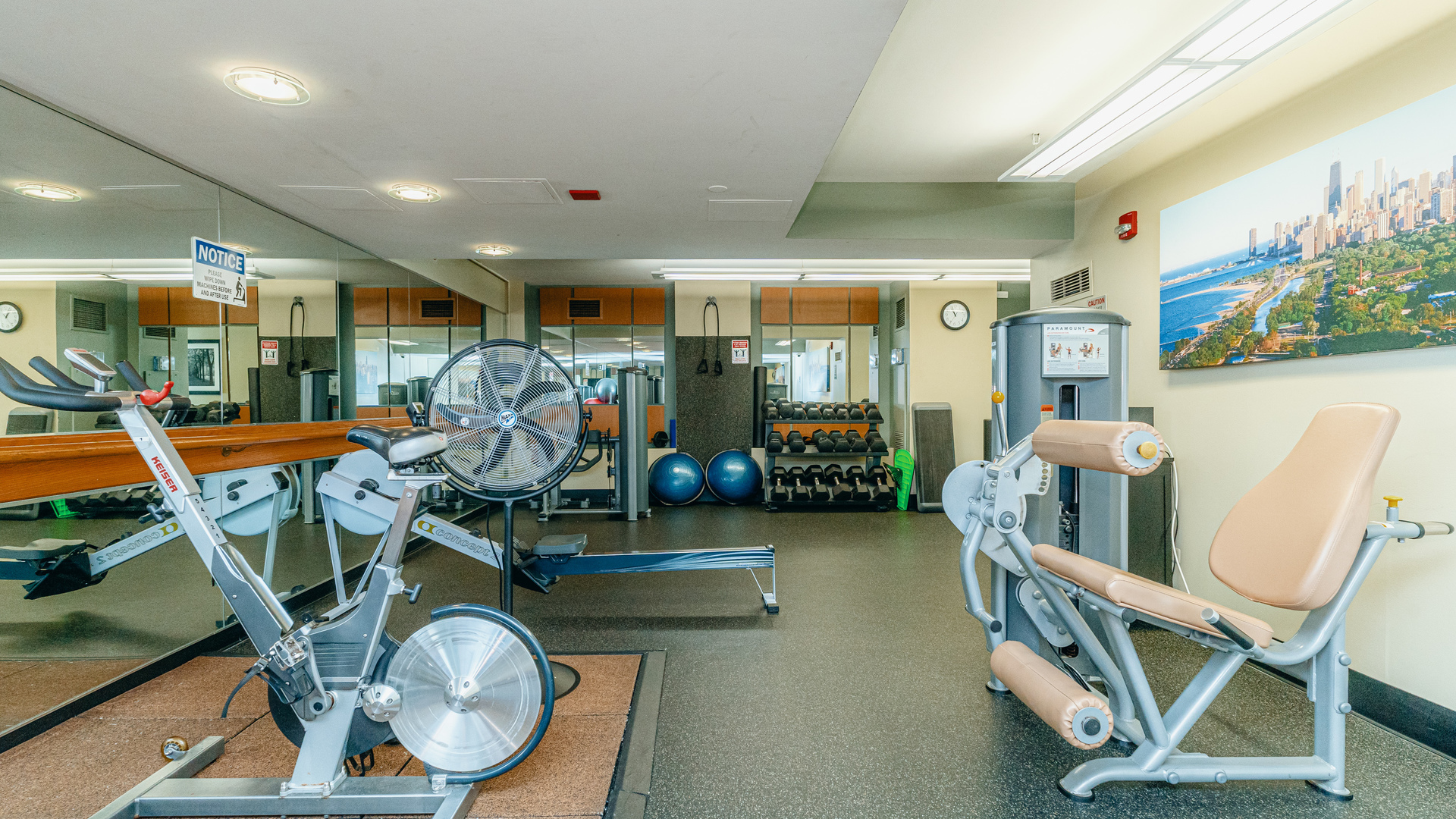 345 N La Salle Drive Unit: 908