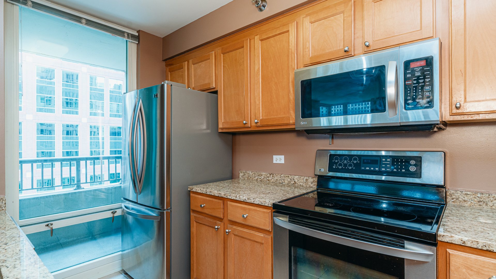 345 N La Salle Drive Unit: 908