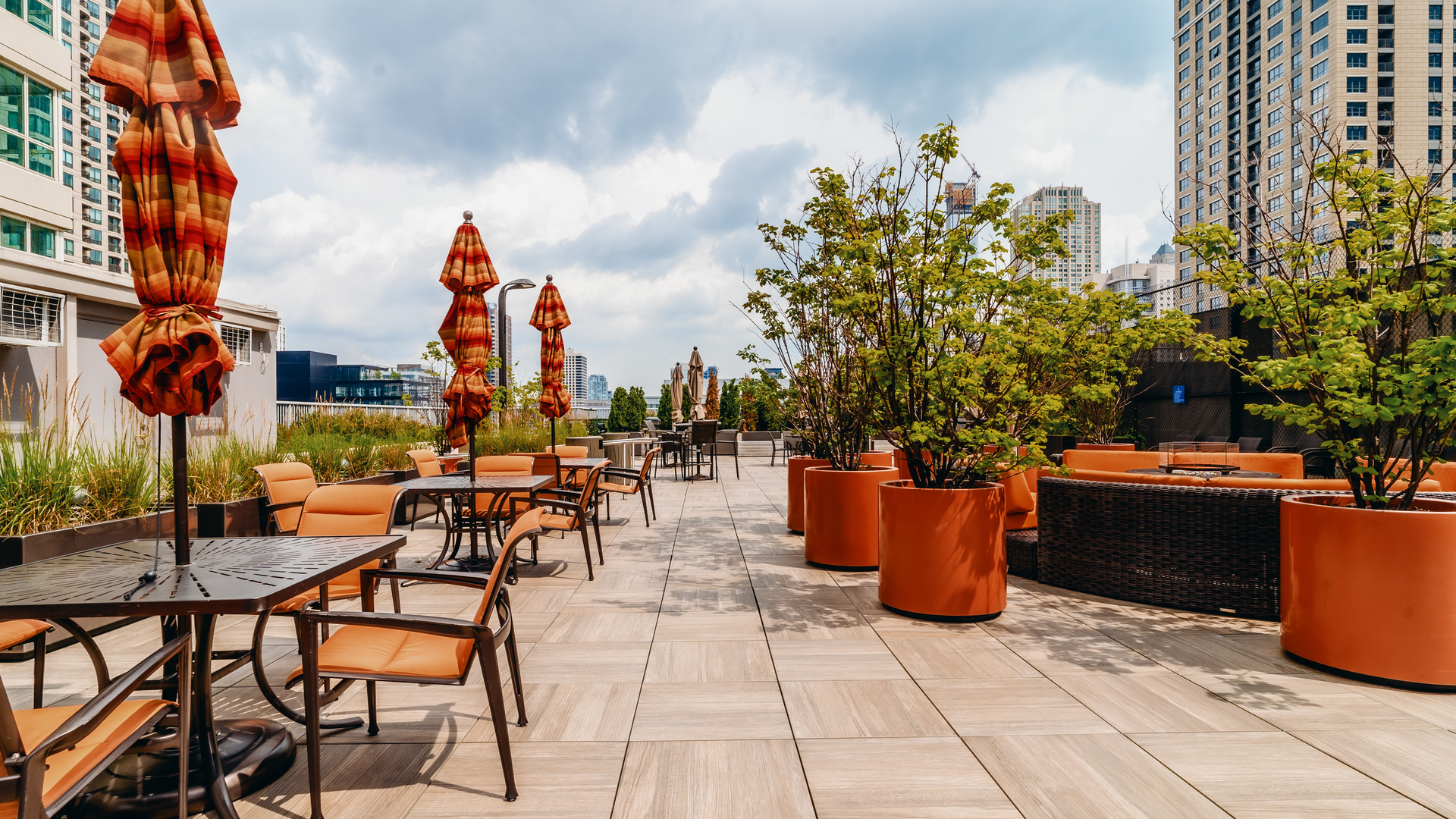 345 N La Salle Drive Unit: 908
