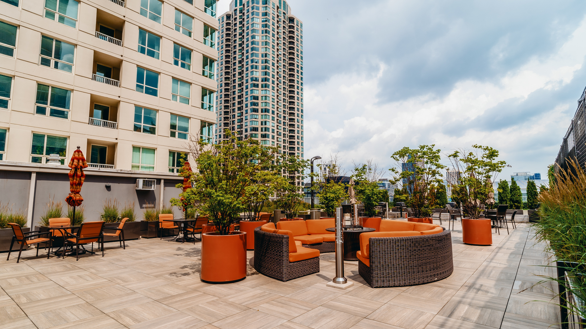 345 N La Salle Drive Unit: 908