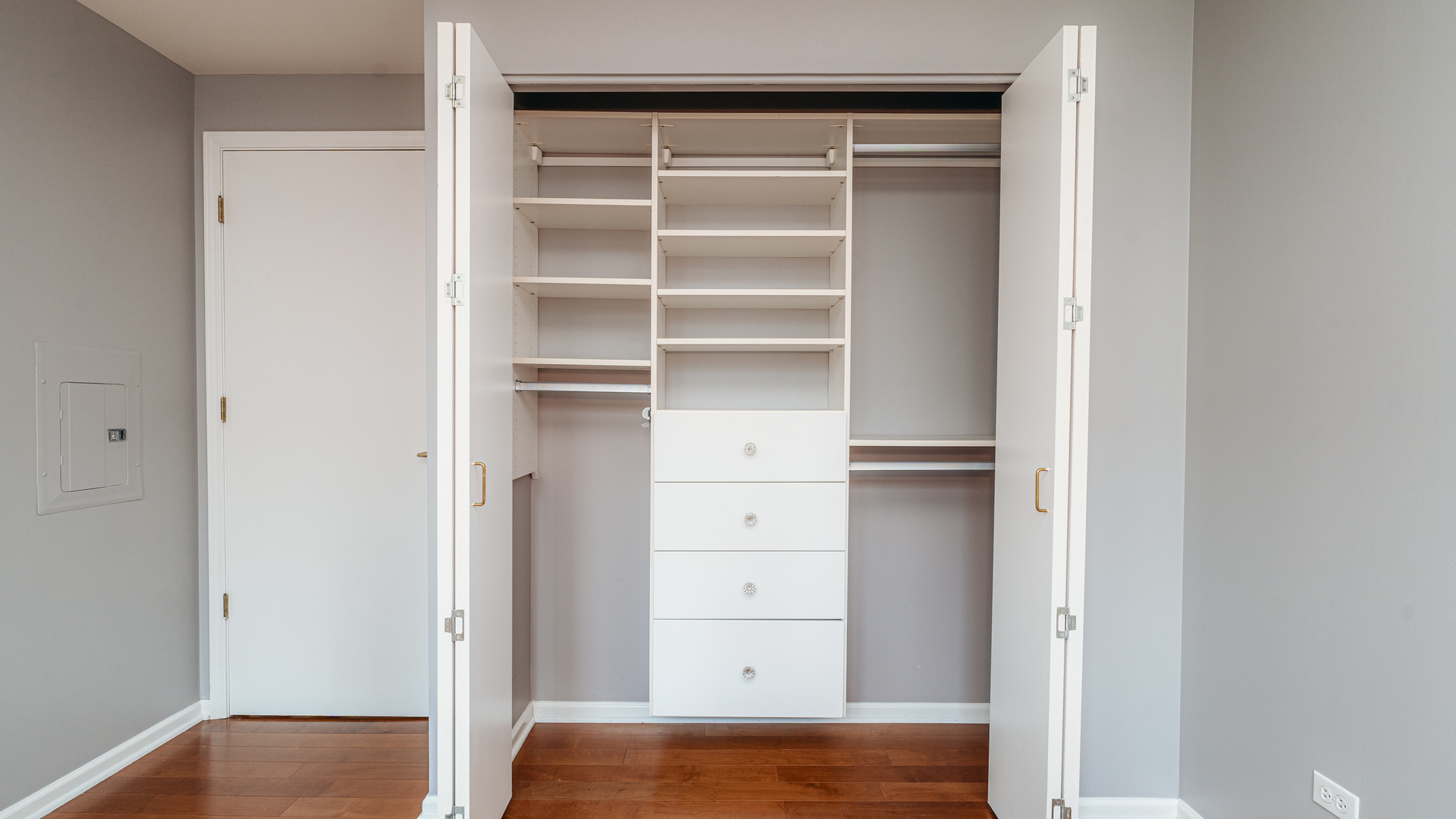 345 N La Salle Drive Unit: 908