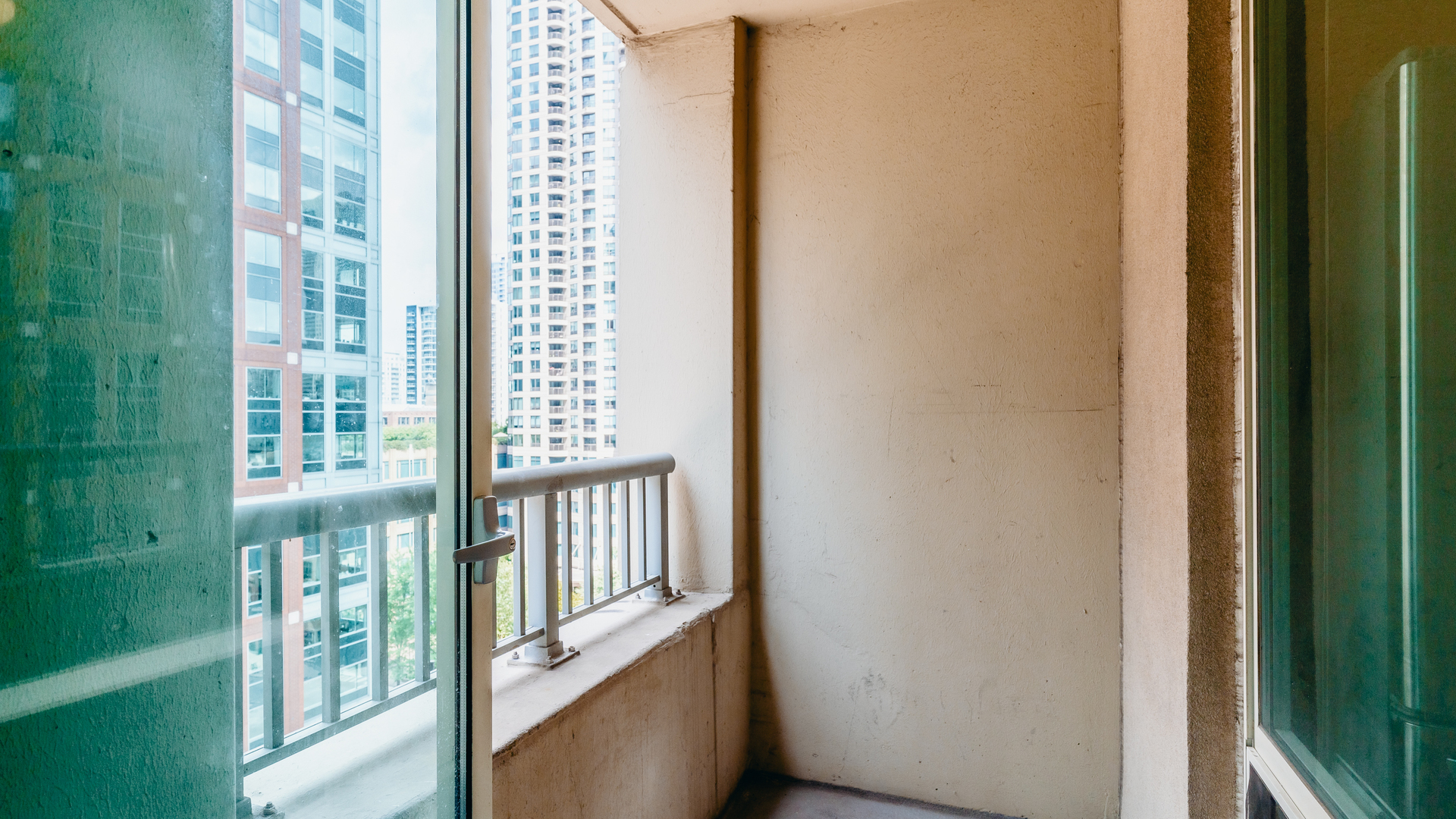 345 N La Salle Drive Unit: 908