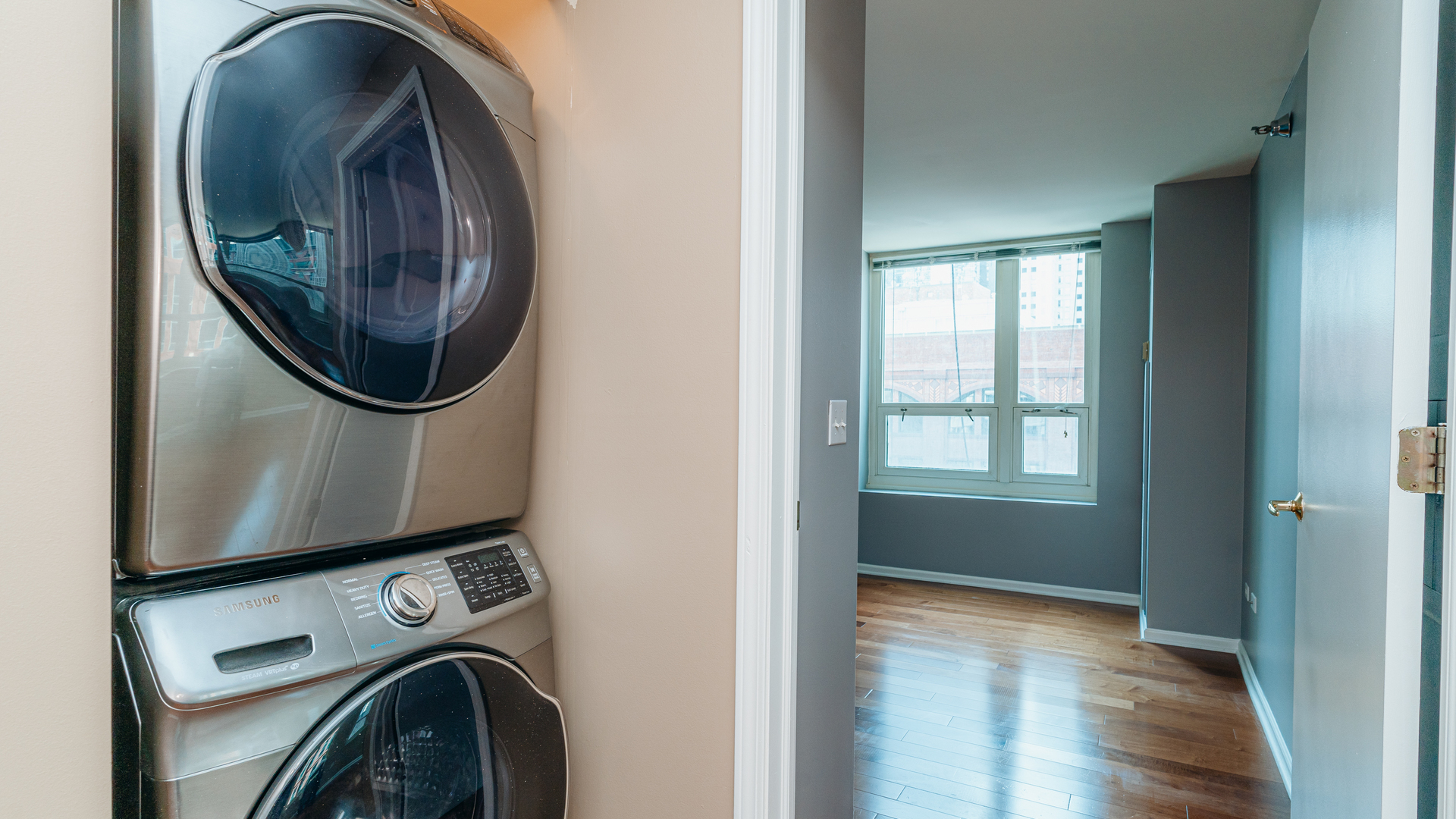 345 N La Salle Drive Unit: 908