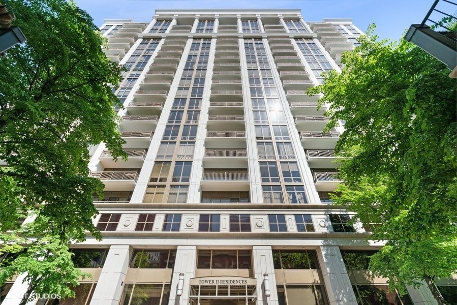 1335 S PRAIRIE Avenue Unit: 808