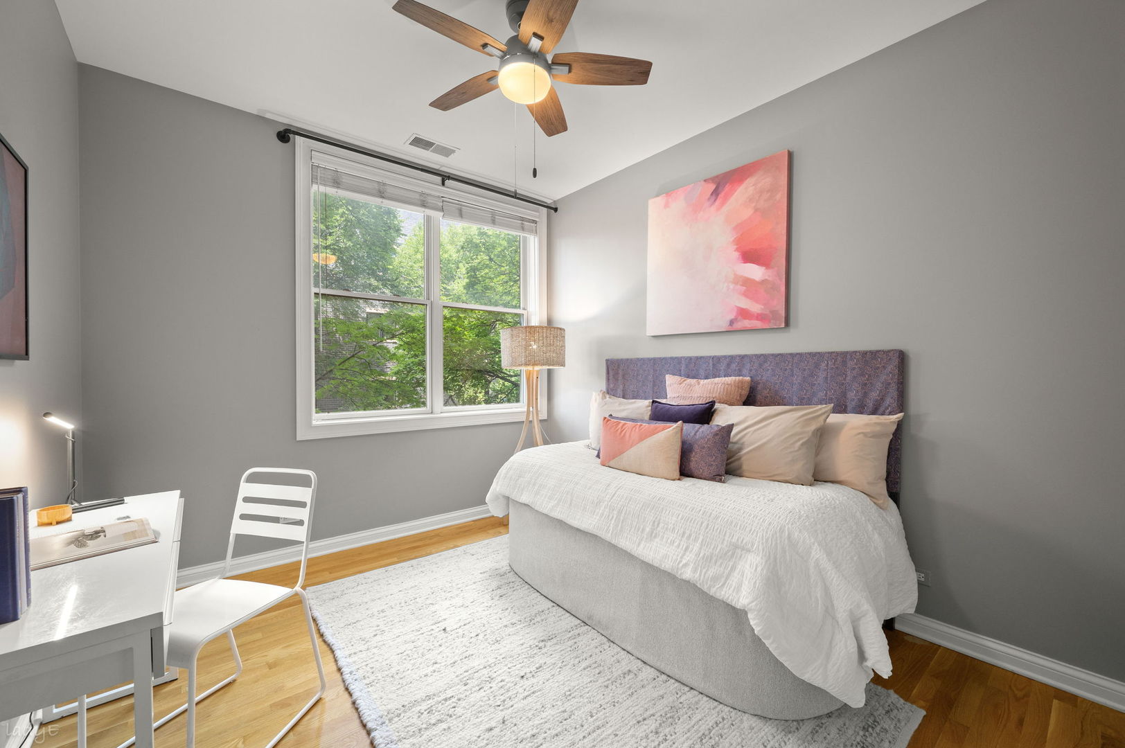 2323 W MONTROSE Avenue Unit: 2W