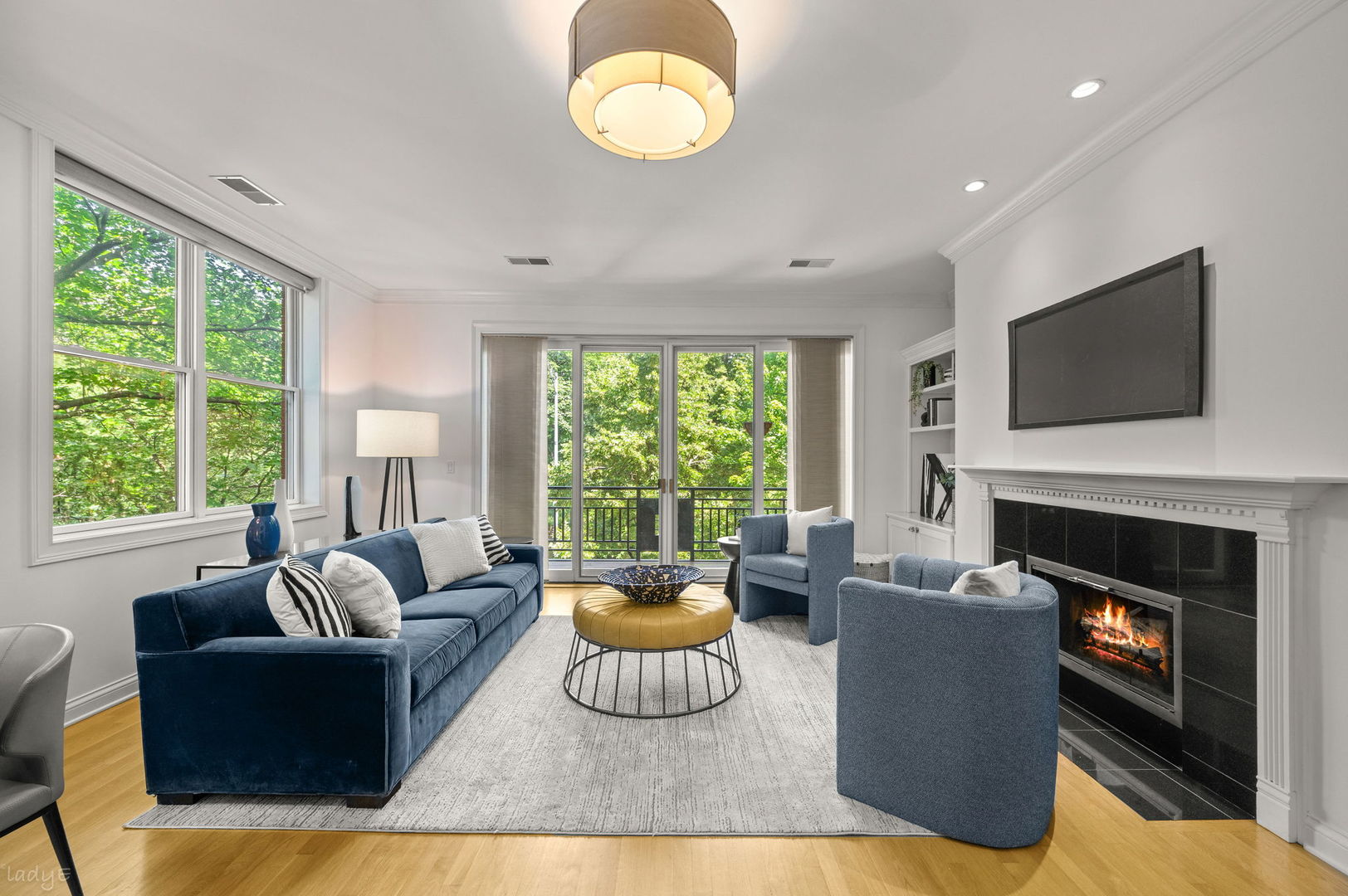 2323 W MONTROSE Avenue Unit: 2W