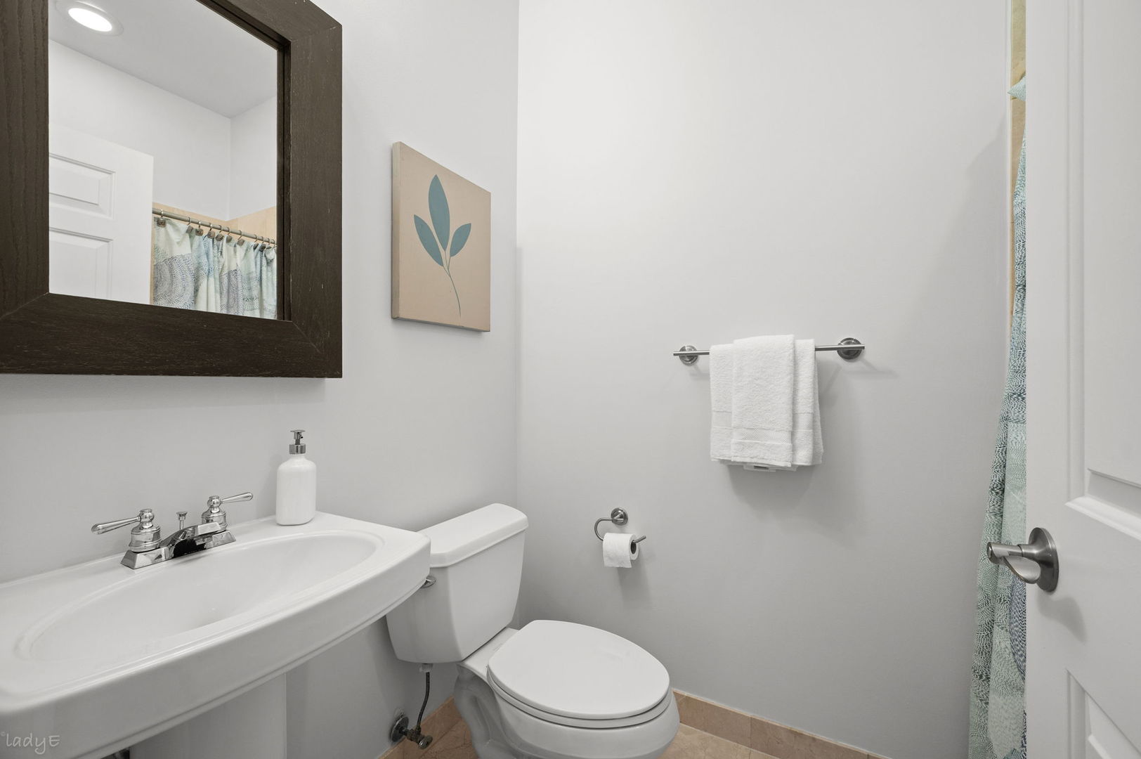 2323 W MONTROSE Avenue Unit: 2W